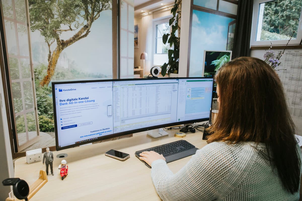Arbeitsplatz mit KanzleiDrive